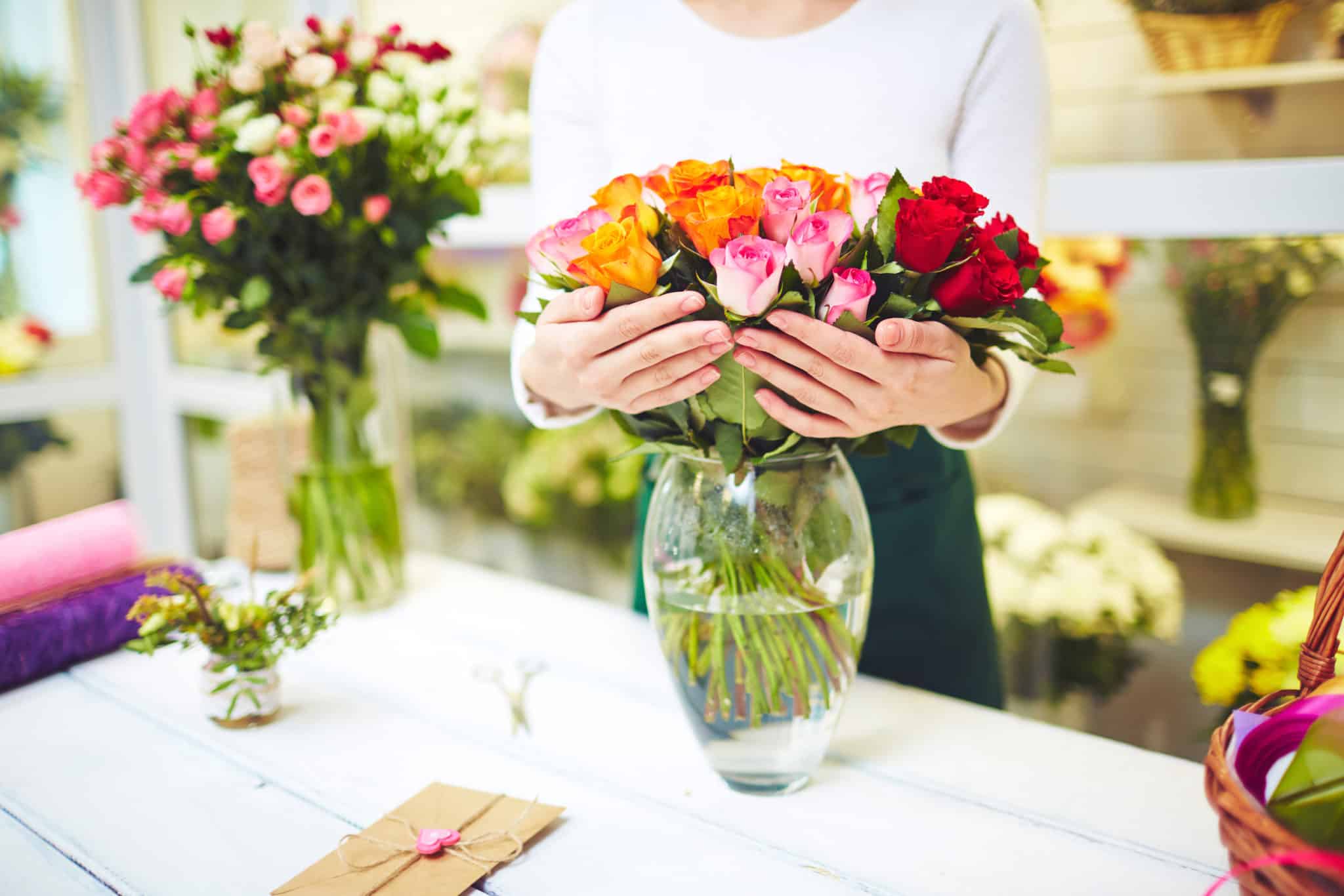 Arranging Roses How to Arrange Roses - Cascade Floral Wholesale