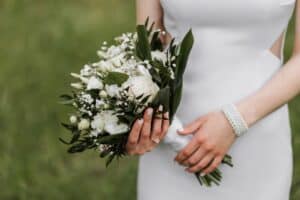 Modern minimalist bridal bouquet