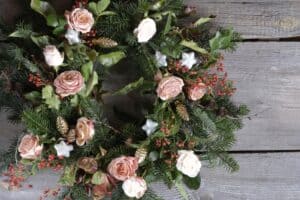 Holiday wreath with light pink roses