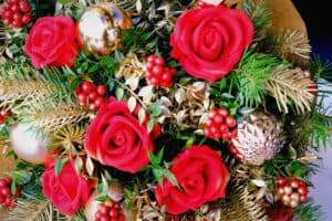 Winter bouquet with pine and roses